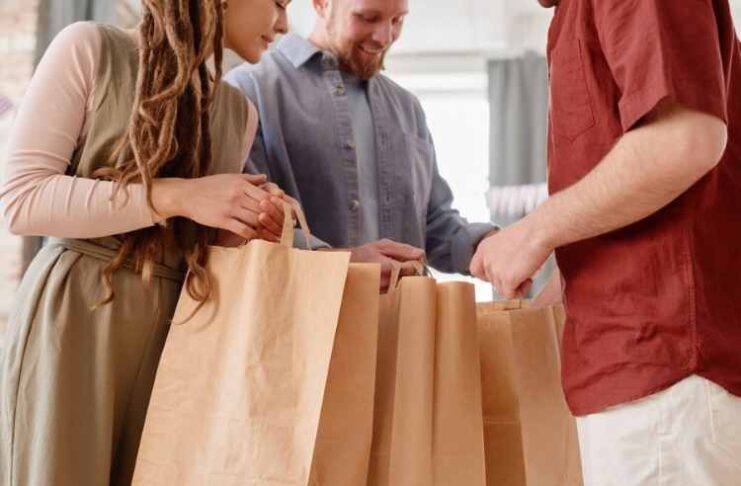 paper bag ki mang ko dekhte hue aap ghar baithe paper bag ke business se kama sakte hai lakho