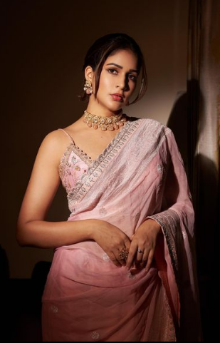 लावण्या त्रिपाठी 